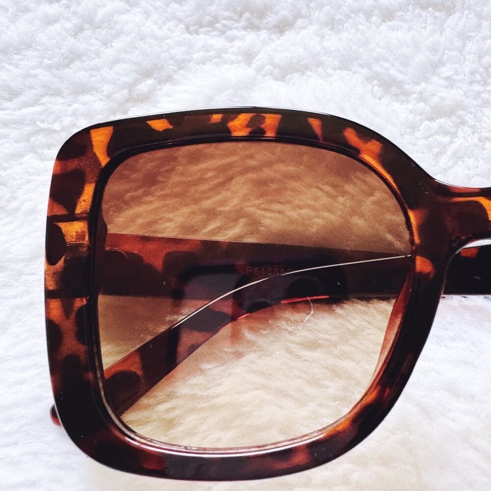 Eva Tortoise Brown Square-Framed Sunglasses - Picture 2 of 13